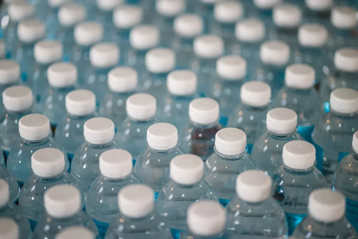 L’envolée des prix mondiaux du plastique fait flamber l’eau minérale en Algérie