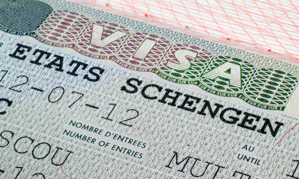visa schengen les alg riens face un mur administra